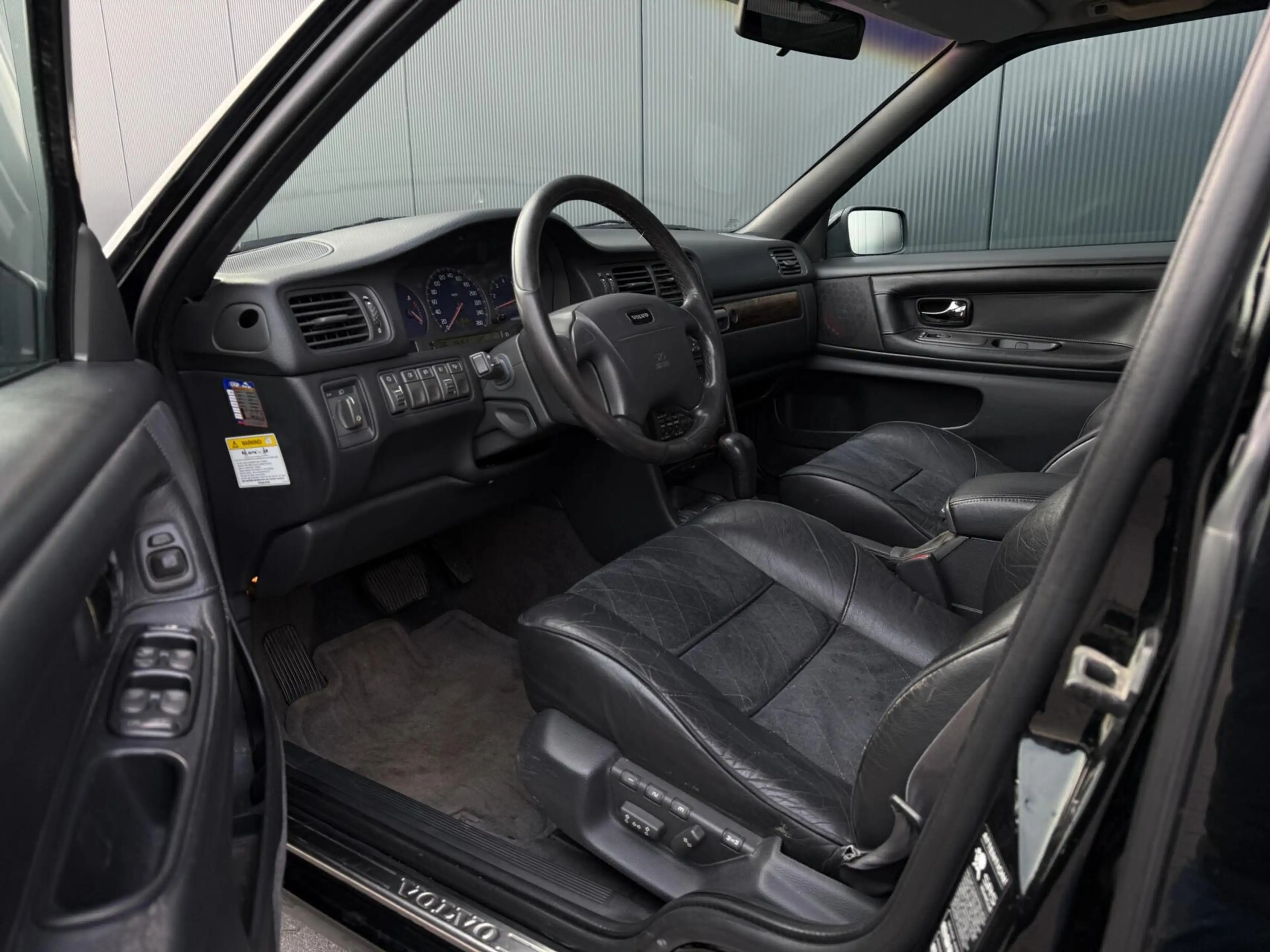 Volvo V70 2.3 R 240PK 208DKM - Schuifdak - Unieke Auto - Ori — photo 16