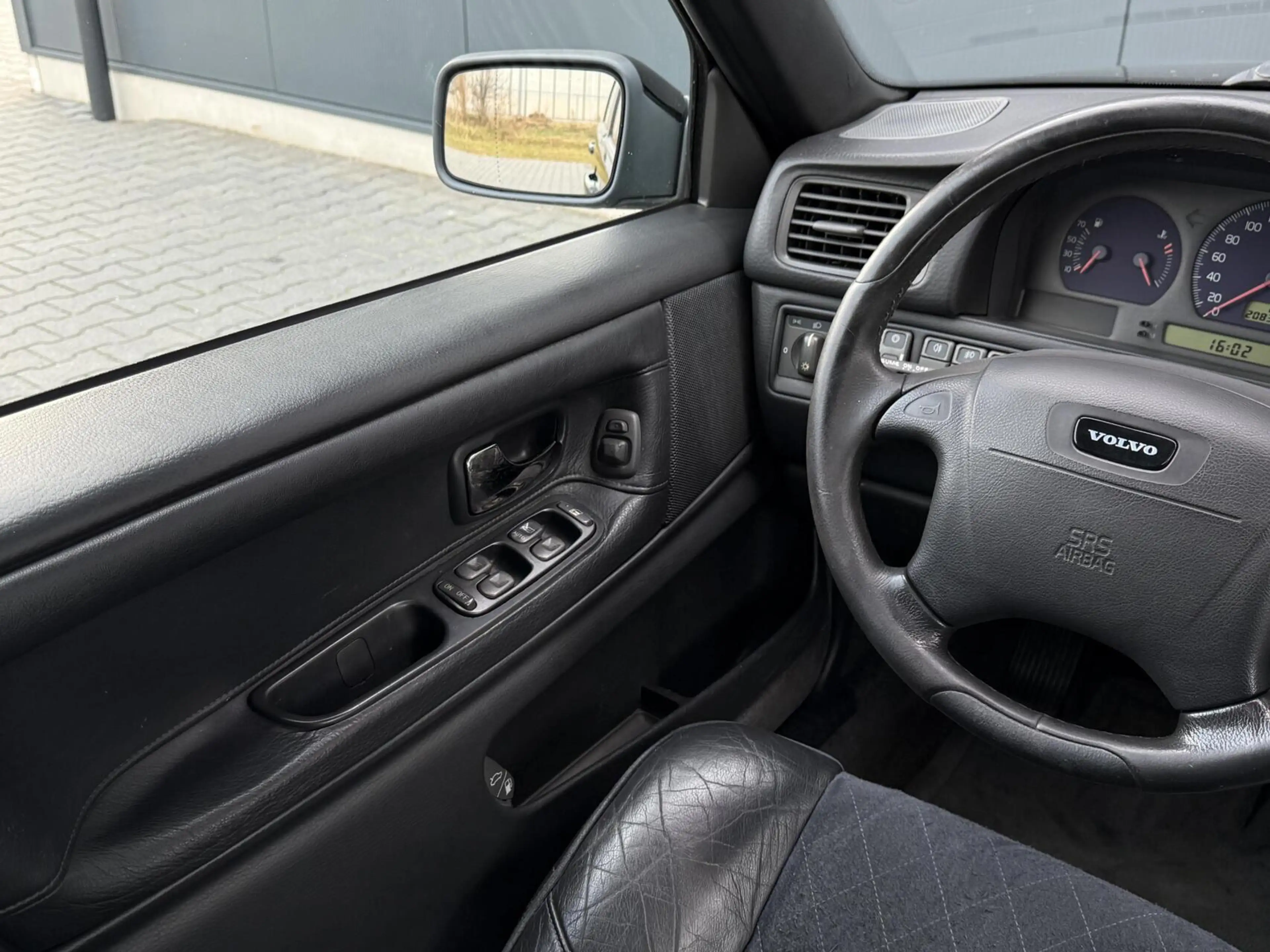 Volvo V70 2.3 R 240PK 208DKM - Schuifdak - Unieke Auto - Ori — photo 21