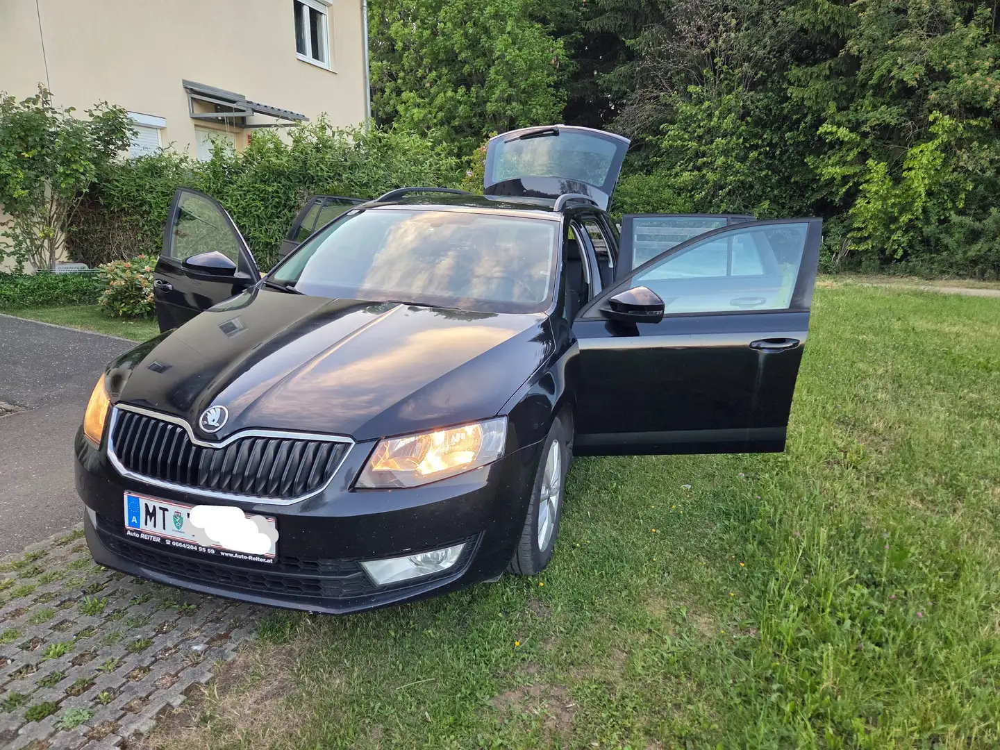 Skoda Octavia Octavia Combi 1,6 Ambition TDI Ambition Schwarz - 1