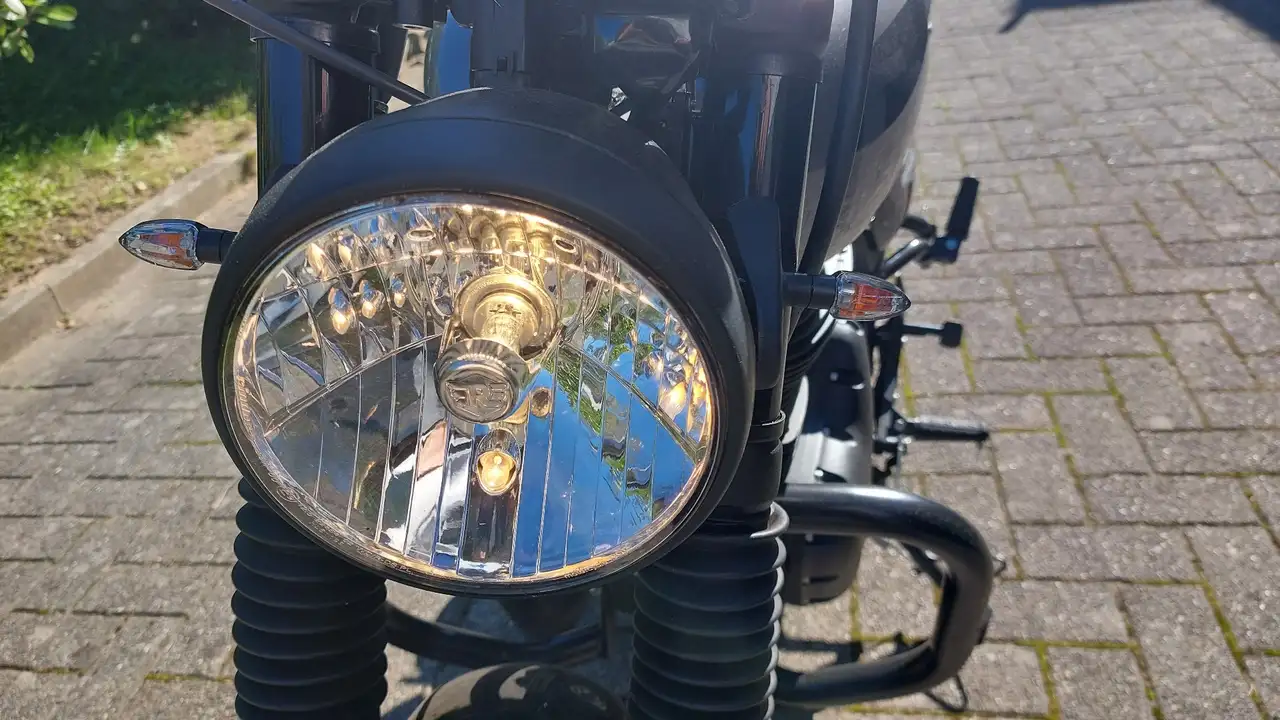 Royal Enfield HNTR350