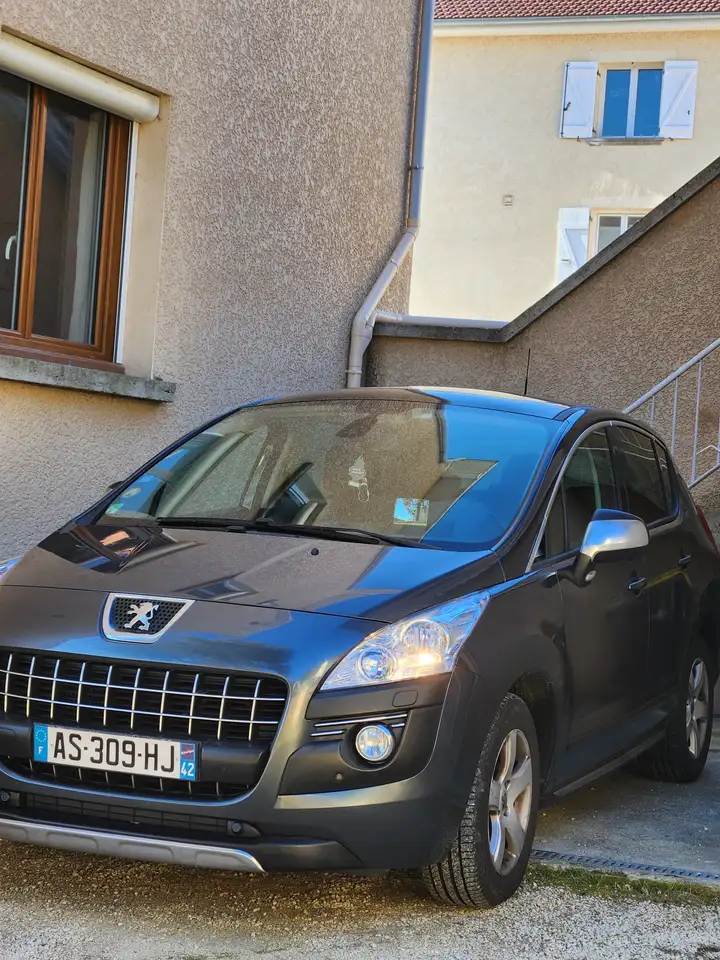 Peugeot 3008 PEUGEOT  1.6 HDI 16V 110CH FAP BMP6 BLUE