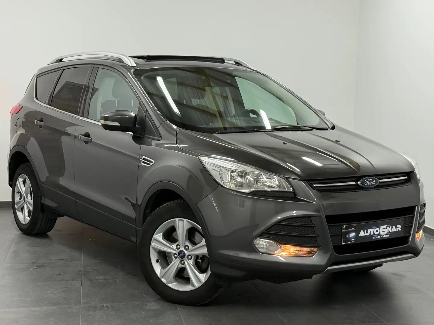 Ford Kuga 2.0 TDCi Euro6 - Navi - 1er Main - Carnet Argent - 1