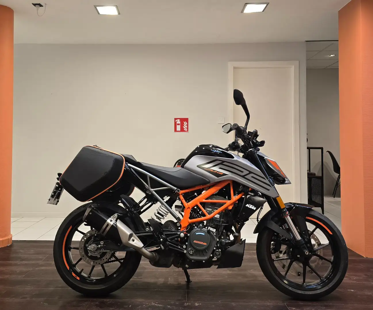 KTM 125 Duke - 1