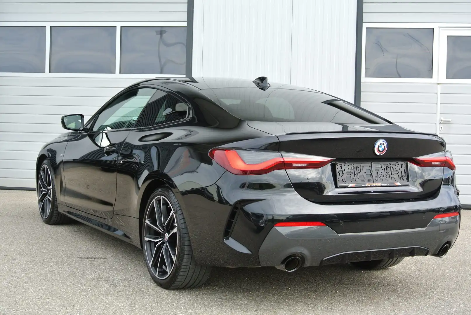 BMW 420 d Coupe Aut.  * M-Paket * LEDER * PANO * Noir - 2