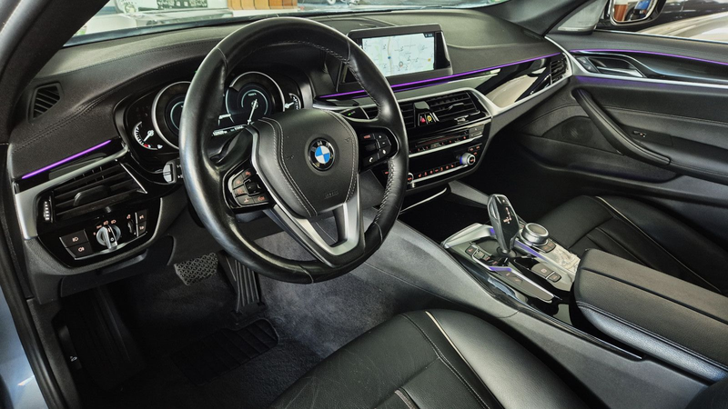 BMW 530 e Luxury/Leder/LED/Parkass/RFK/Spur/Temp/Totw — photo 12