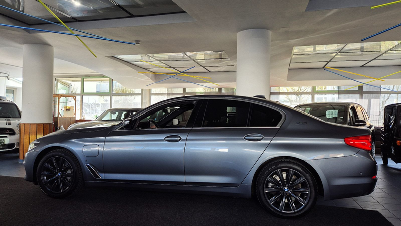 BMW 530 e Luxury/Leder/LED/Parkass/RFK/Spur/Temp/Totw — photo 8
