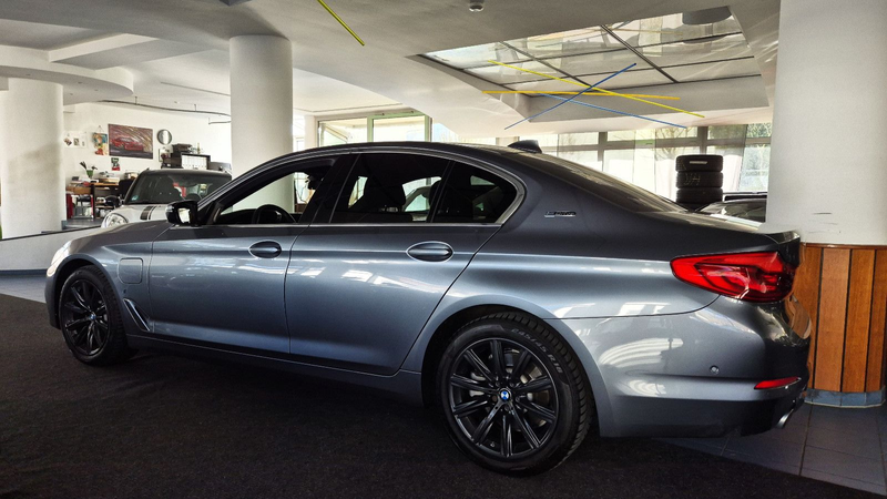 BMW 530 e Luxury/Leder/LED/Parkass/RFK/Spur/Temp/Totw — photo 7