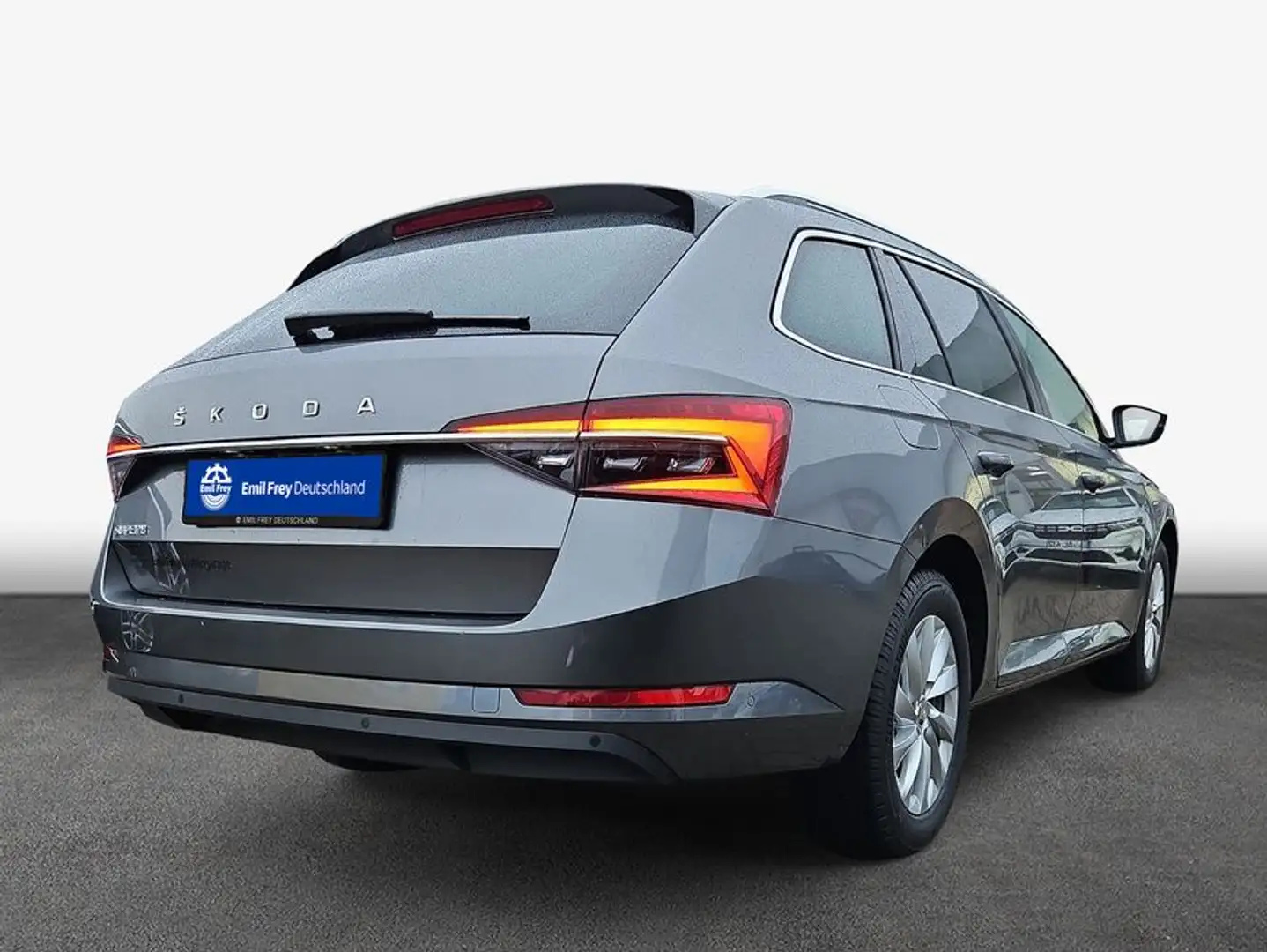 Skoda Superb Combi Style 2.0 TDI Grau - 2