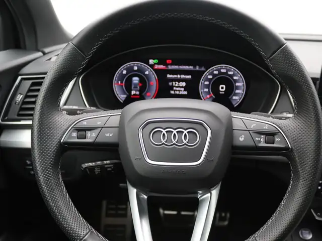 Audi Q5 view 13