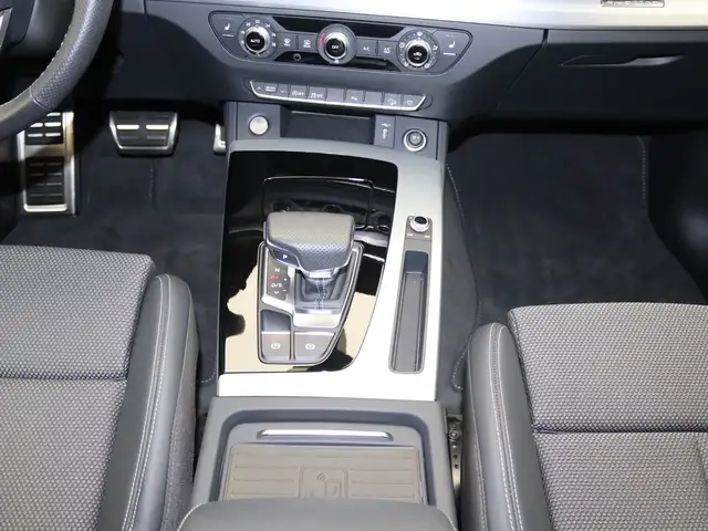 Audi Q5 view 10