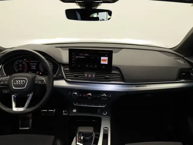 Audi Q5 view 9