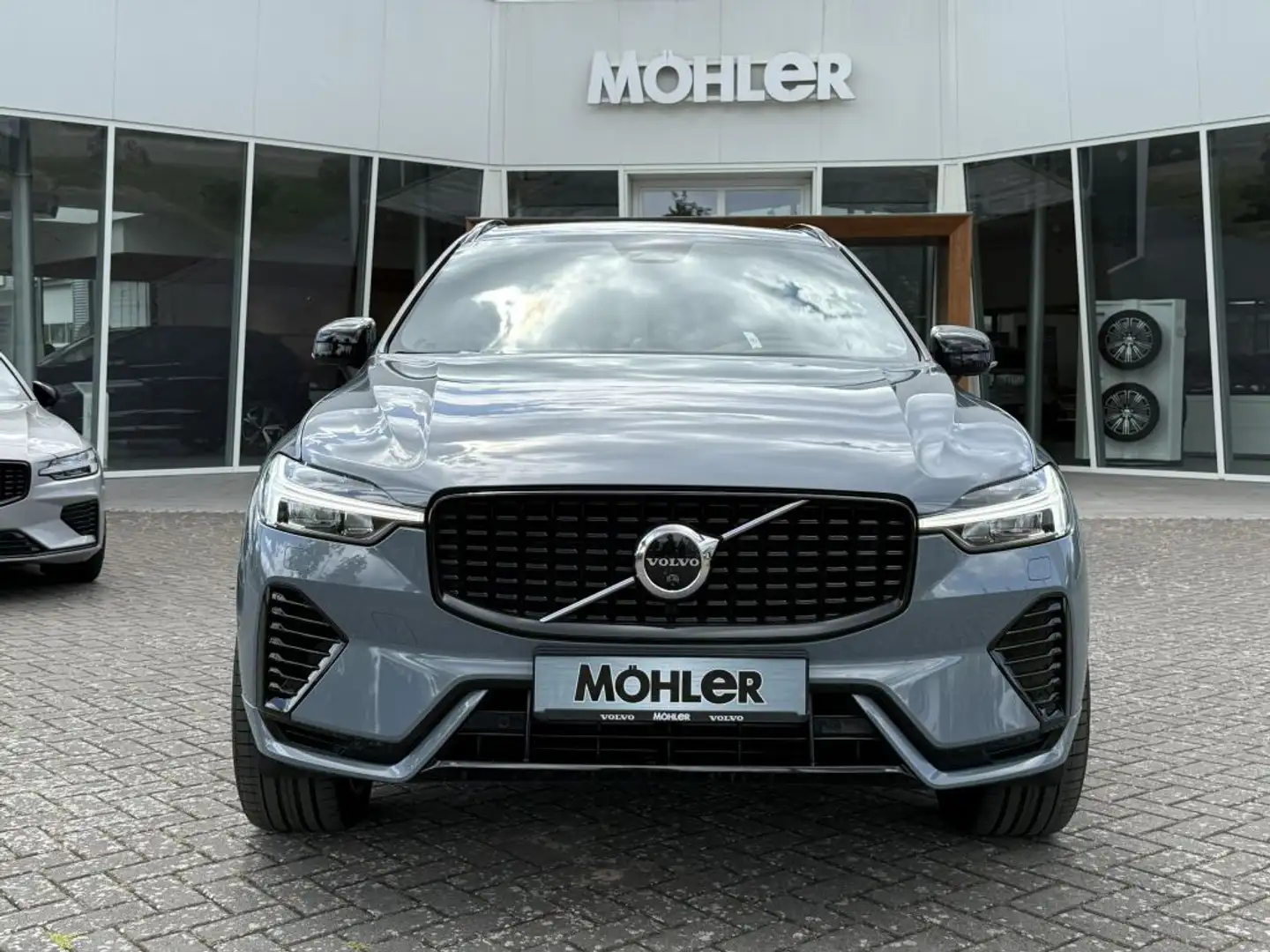 Volvo XC60 T8 AWD Recharge Geartronic R-Design Grau - 2