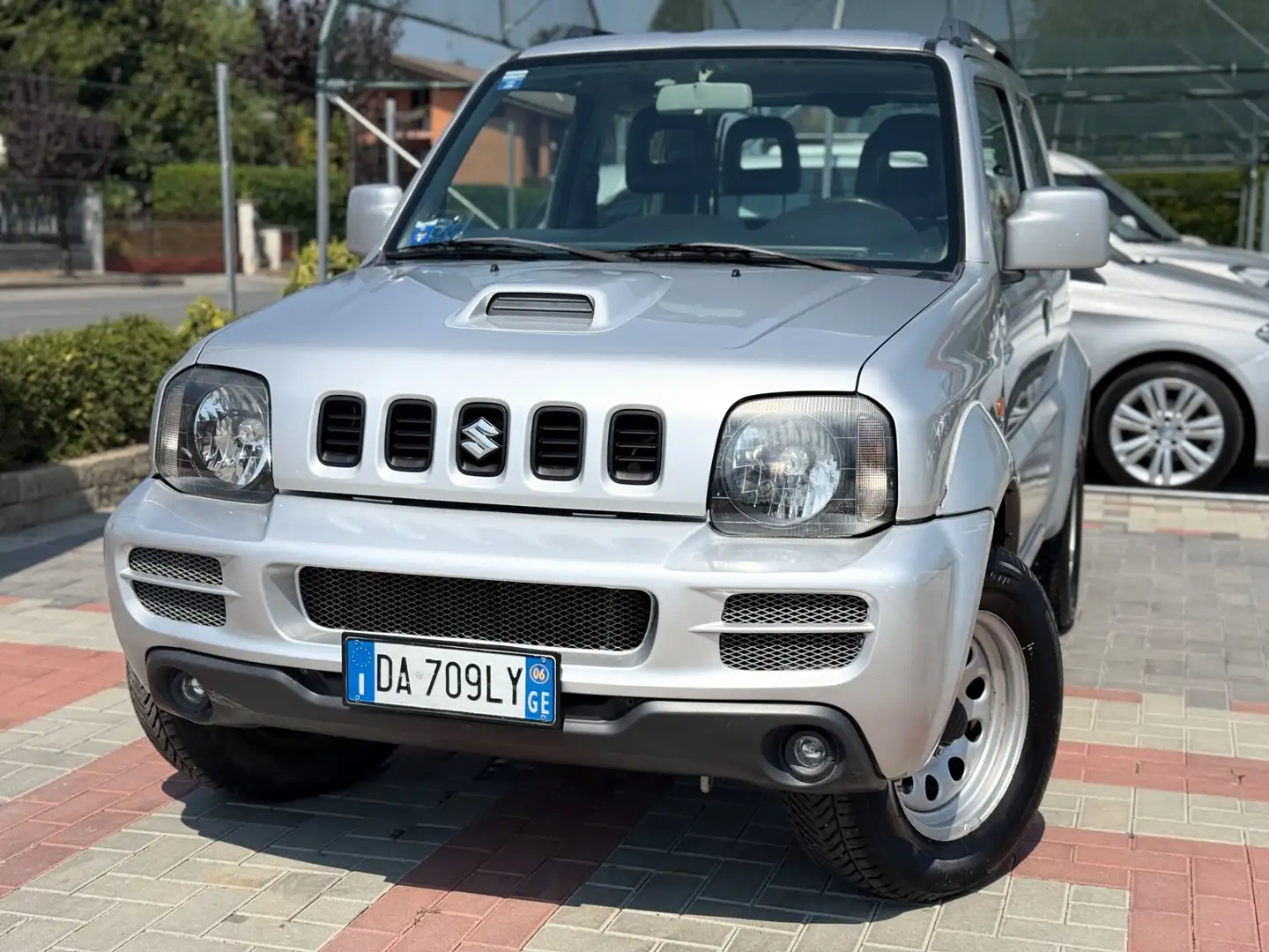 Suzuki Jimny Jimny 1.5 DDiS cat 4WD JLX Più Šedá - 1