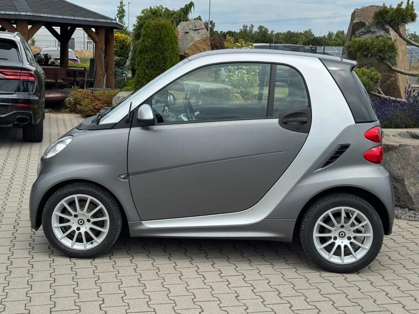 smart forTwo 1.0 coupe Micro Hybrid Drive 52kW KLIMA Grau - 2