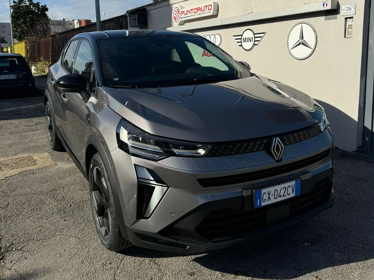 Renault Captur 1.3 mild hybrid Techno 160cv Gris - 2