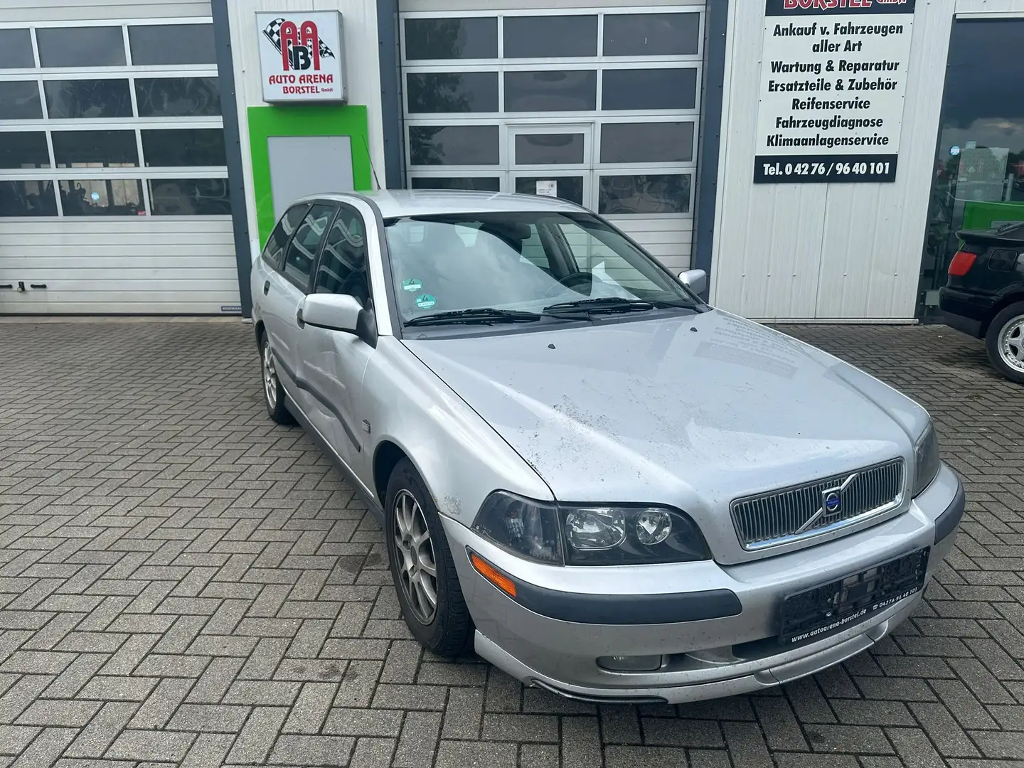 Volvo V40 1.8 Comfort Silber - 1