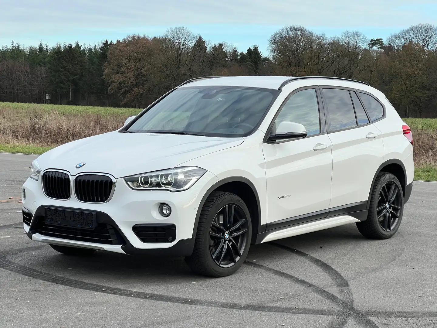 BMW X1 xDrive 25 d Sport Line Leder Automatik Garantie Wit - 1