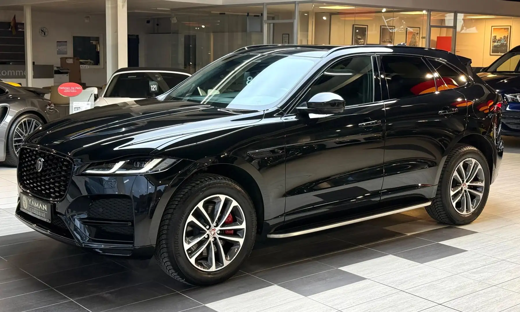 Jaguar F-Pace P400e S AWD Plug-In Hybrid*Pano*ACC*LED* Schwarz - 2