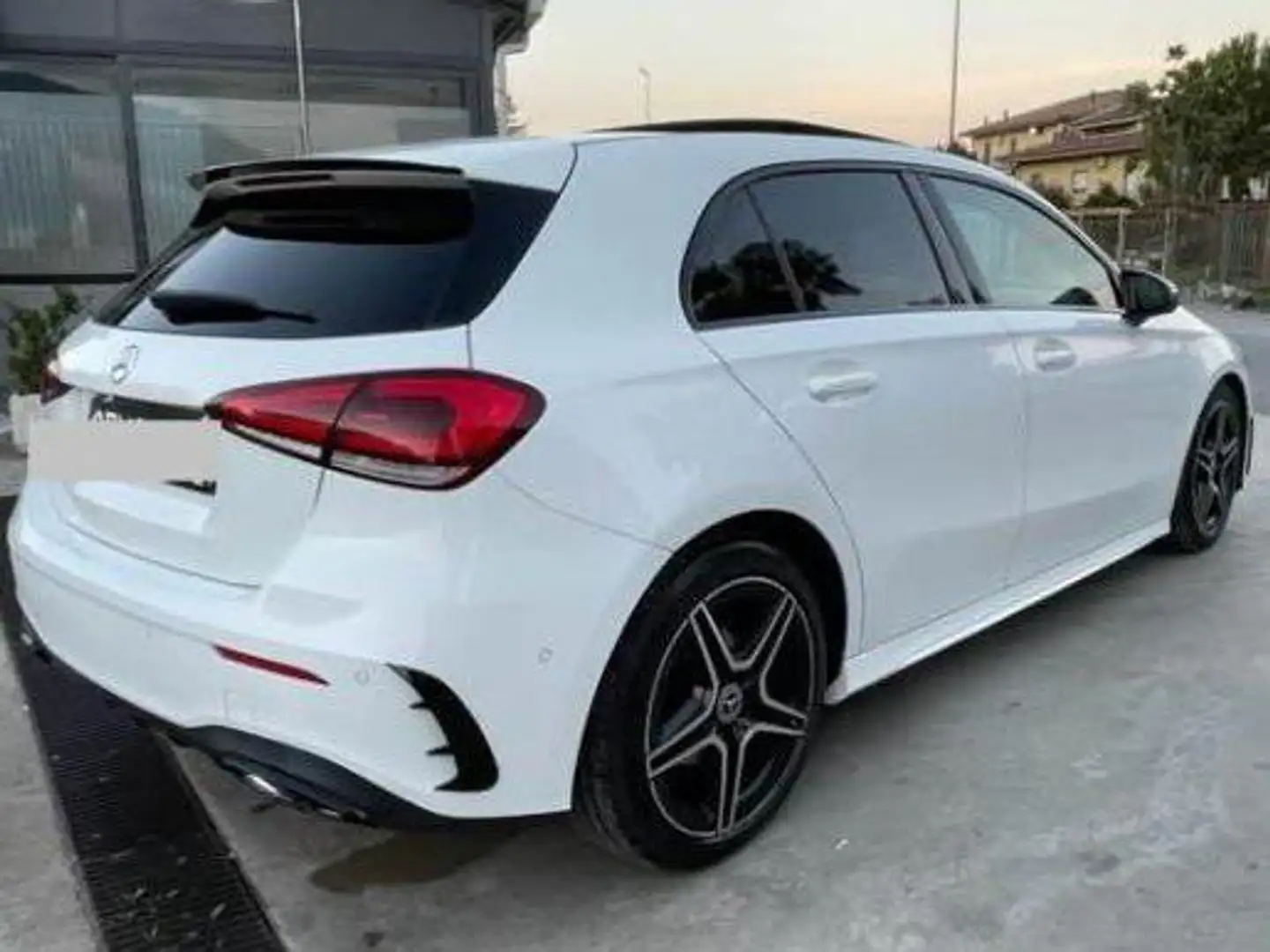 Mercedes-Benz A 180 d AMG PREMIUM-TETTO APRIBILE-LUCI AMBIENTE Bianco - 2