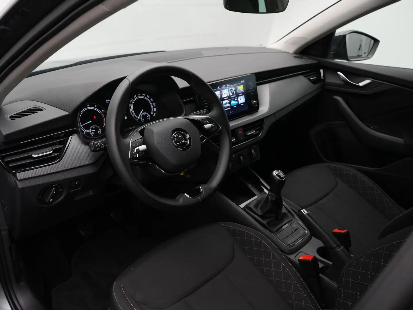 Skoda Scala 1.0 TSI 110 pk Ambition | Apple Carplay / Android Grijs - 2