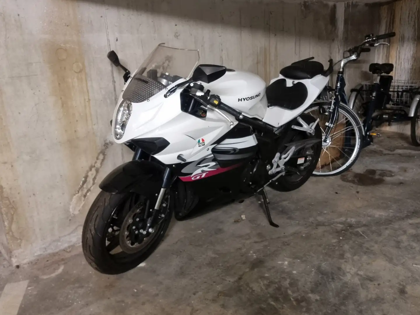 Hyosung GT 650i R Bianco - 1