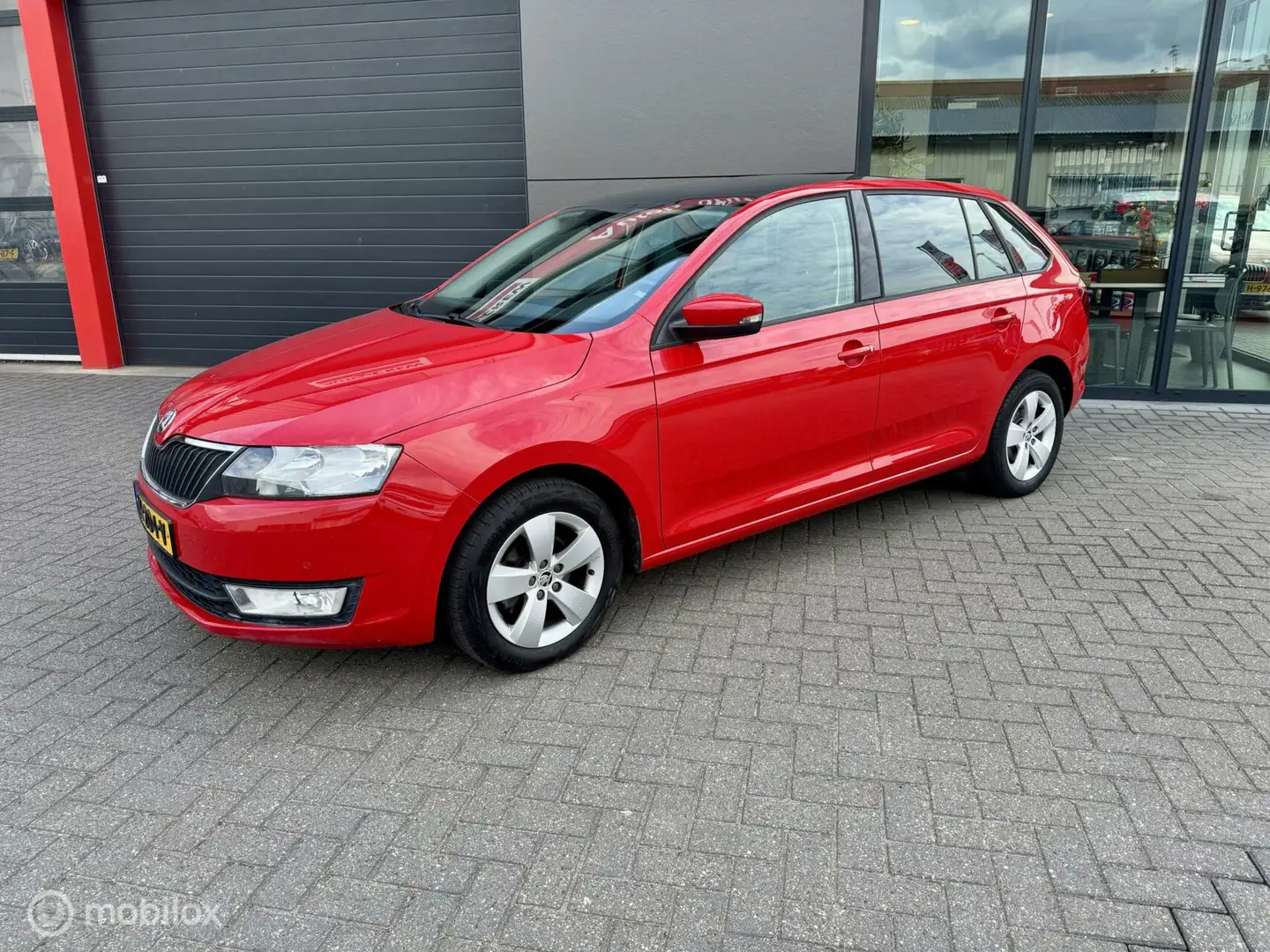 Skoda Rapid/Spaceback 1.2 TSI Greentech JOY Pano/stoelv/navi Rot - 2