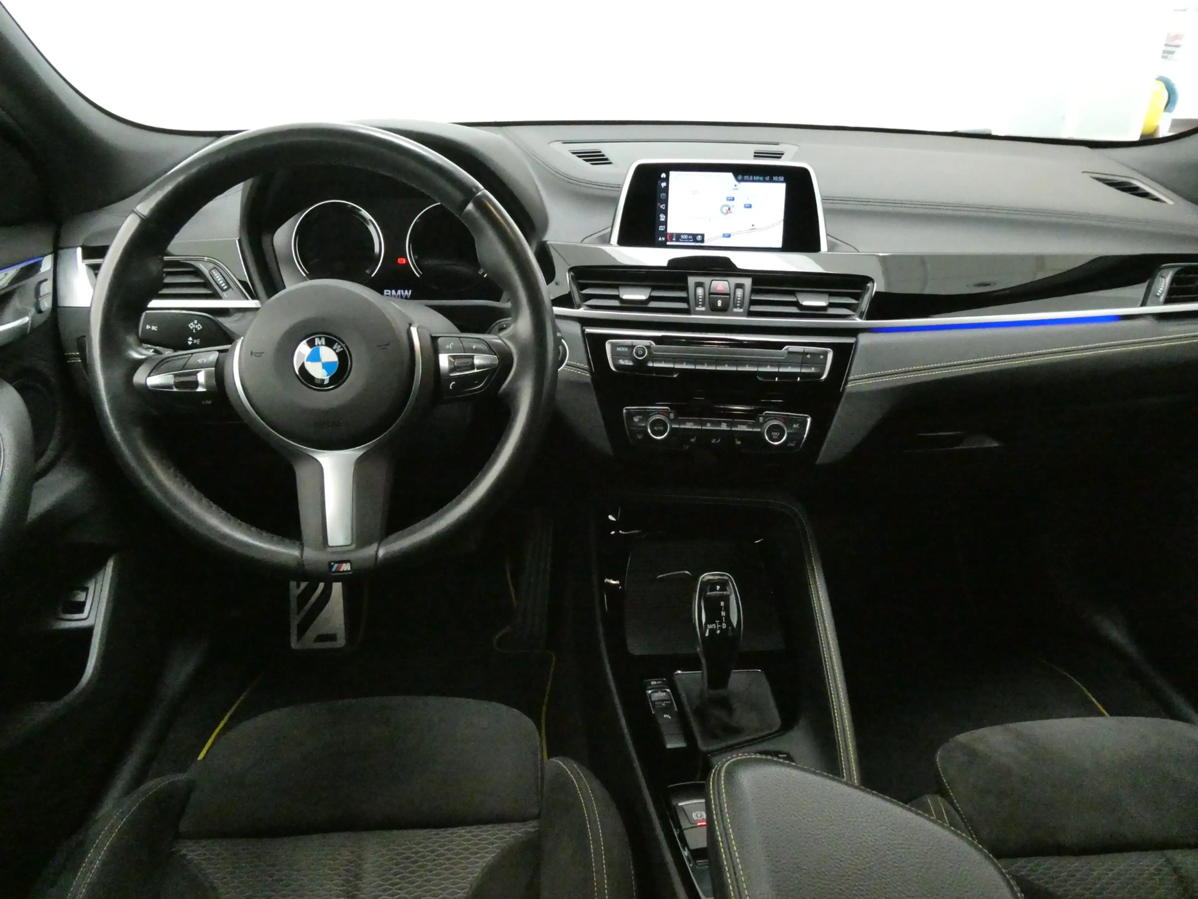 BMW X2 sDrive18d M-Sportpaket — photo 15