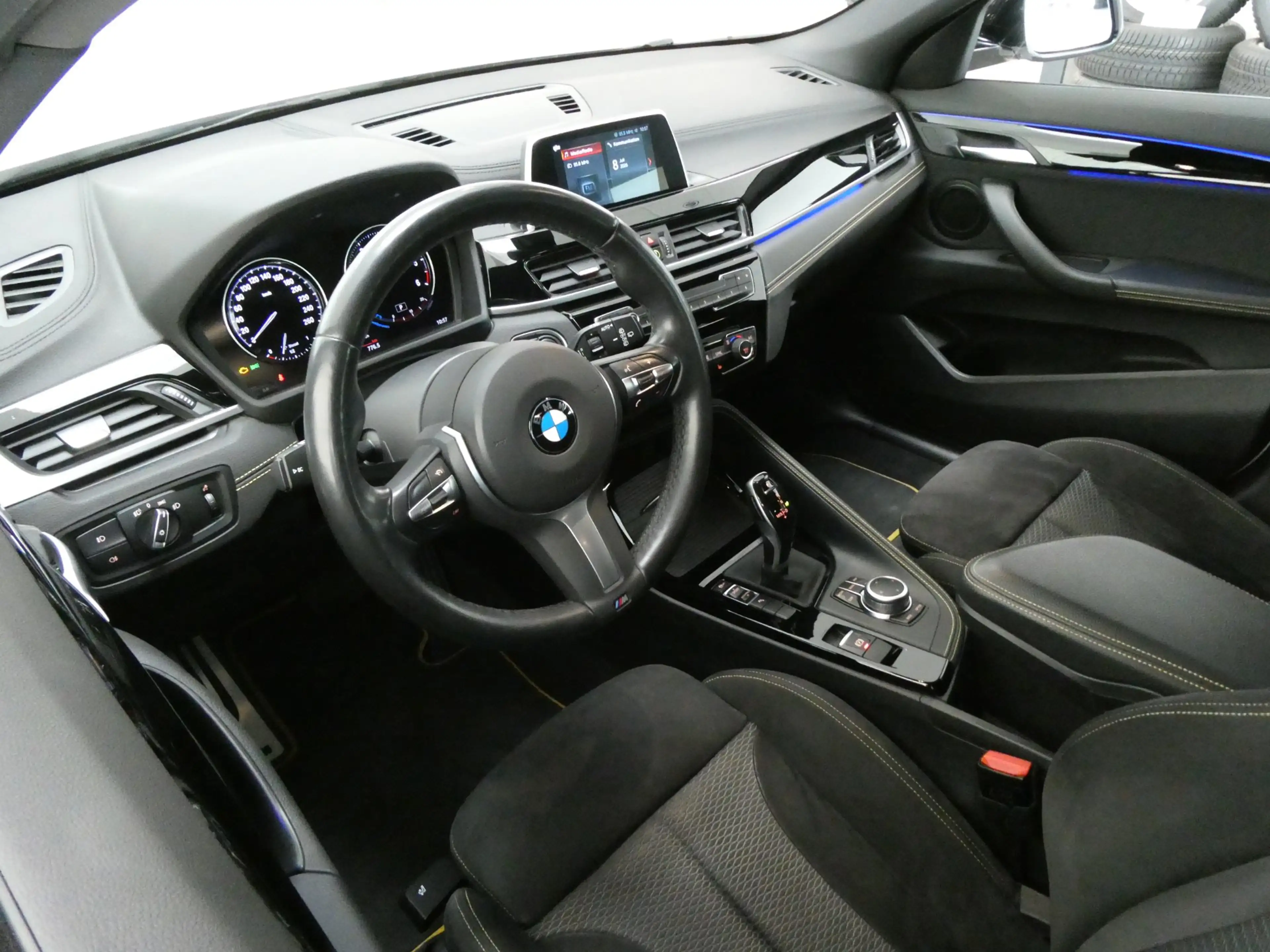 BMW X2 sDrive18d M-Sportpaket — photo 8