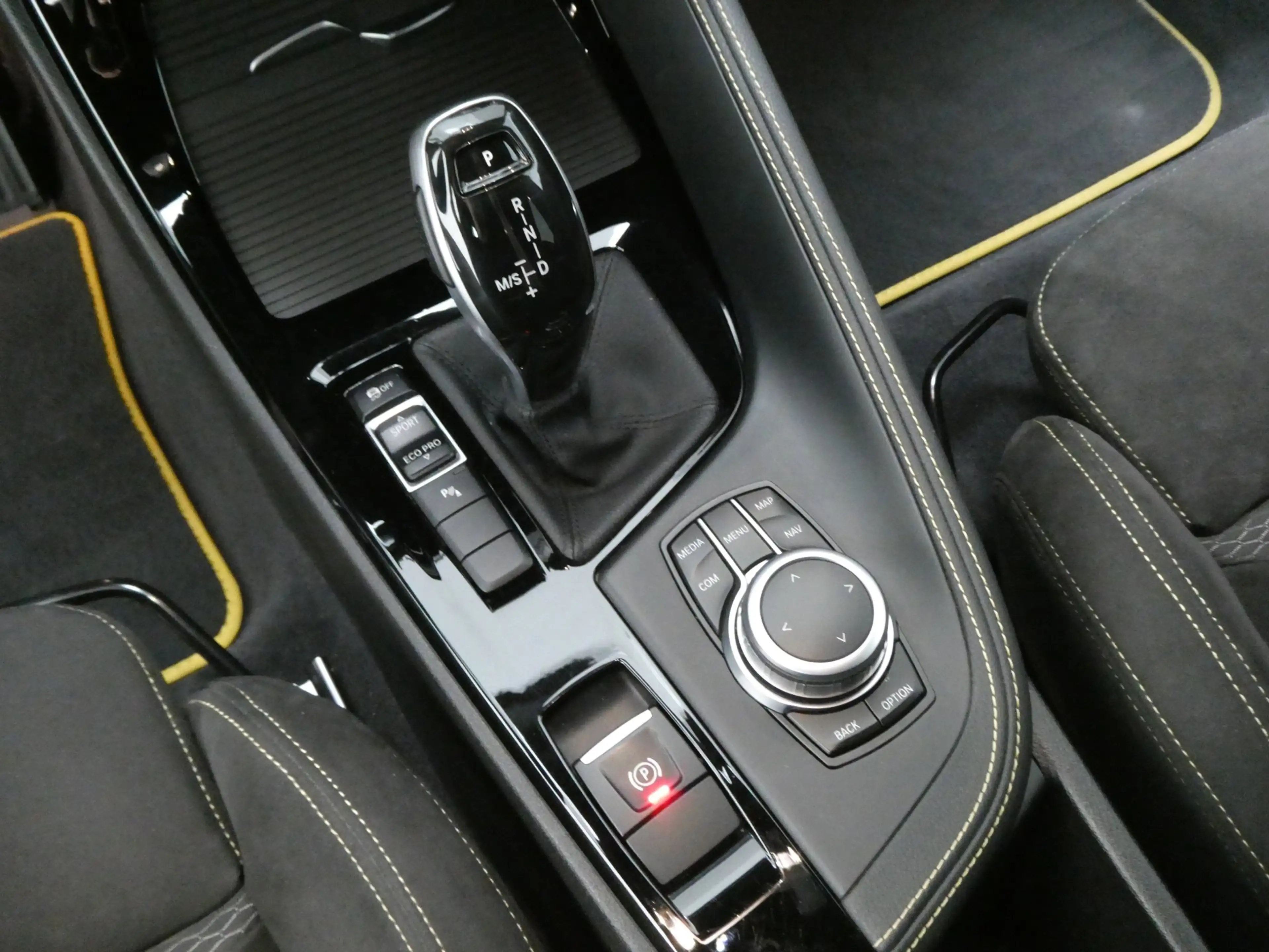 BMW X2 sDrive18d M-Sportpaket — photo 12