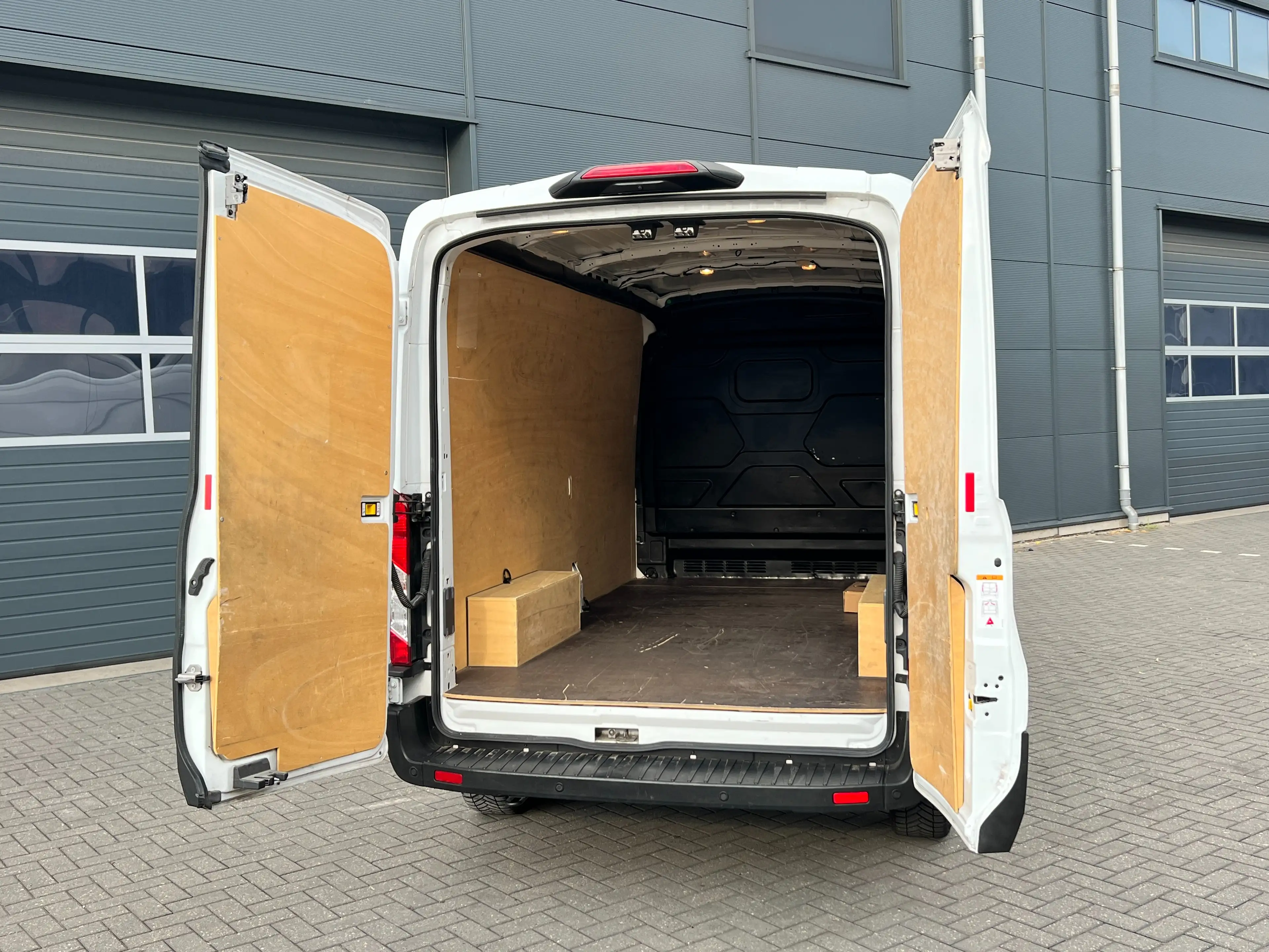 Ford E-Transit 390 L3H2 Trend 68kWh — photo 10