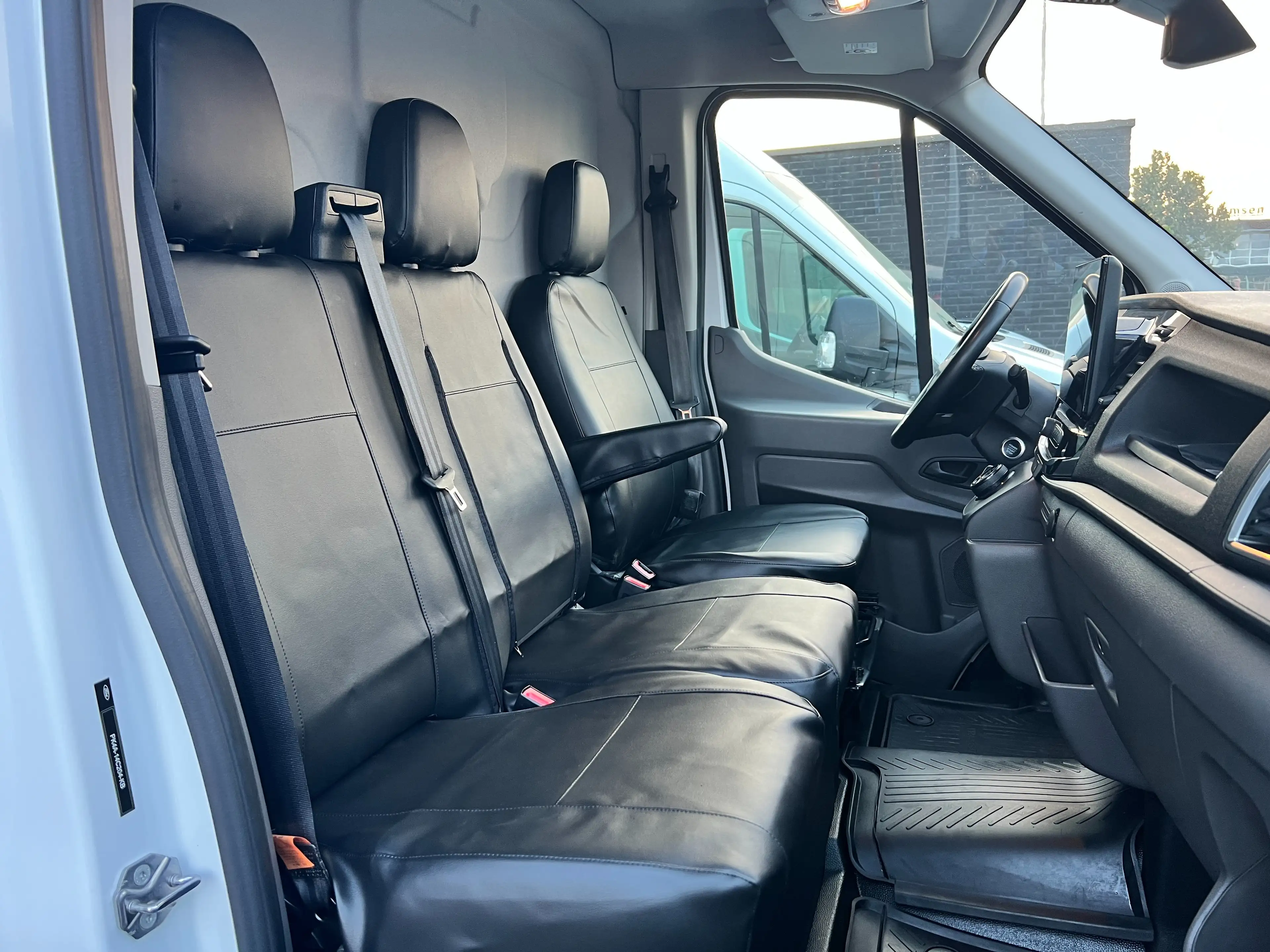Ford E-Transit 390 L3H2 Trend 68kWh — photo 15