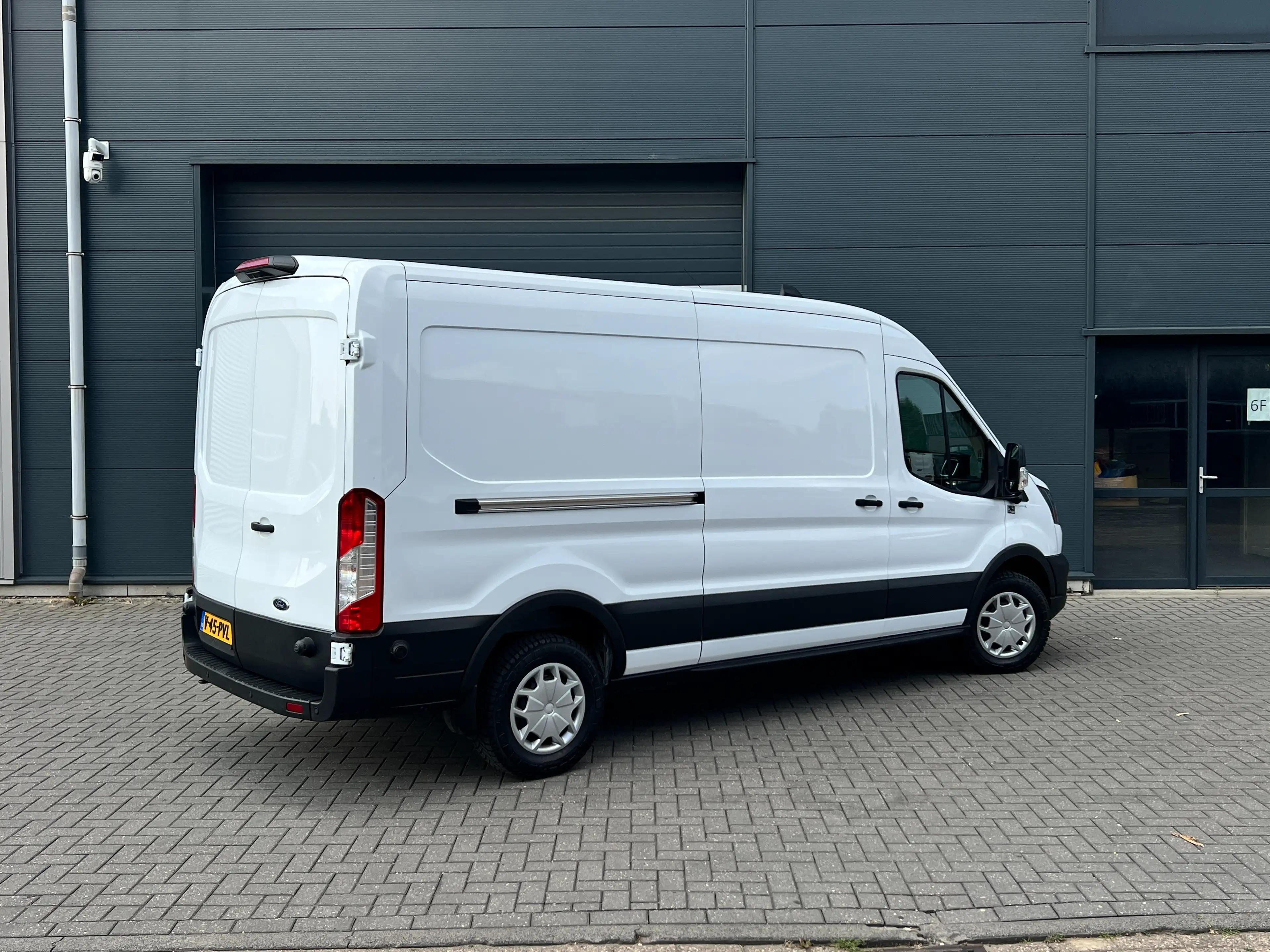 Ford E-Transit 390 L3H2 Trend 68kWh — photo 6