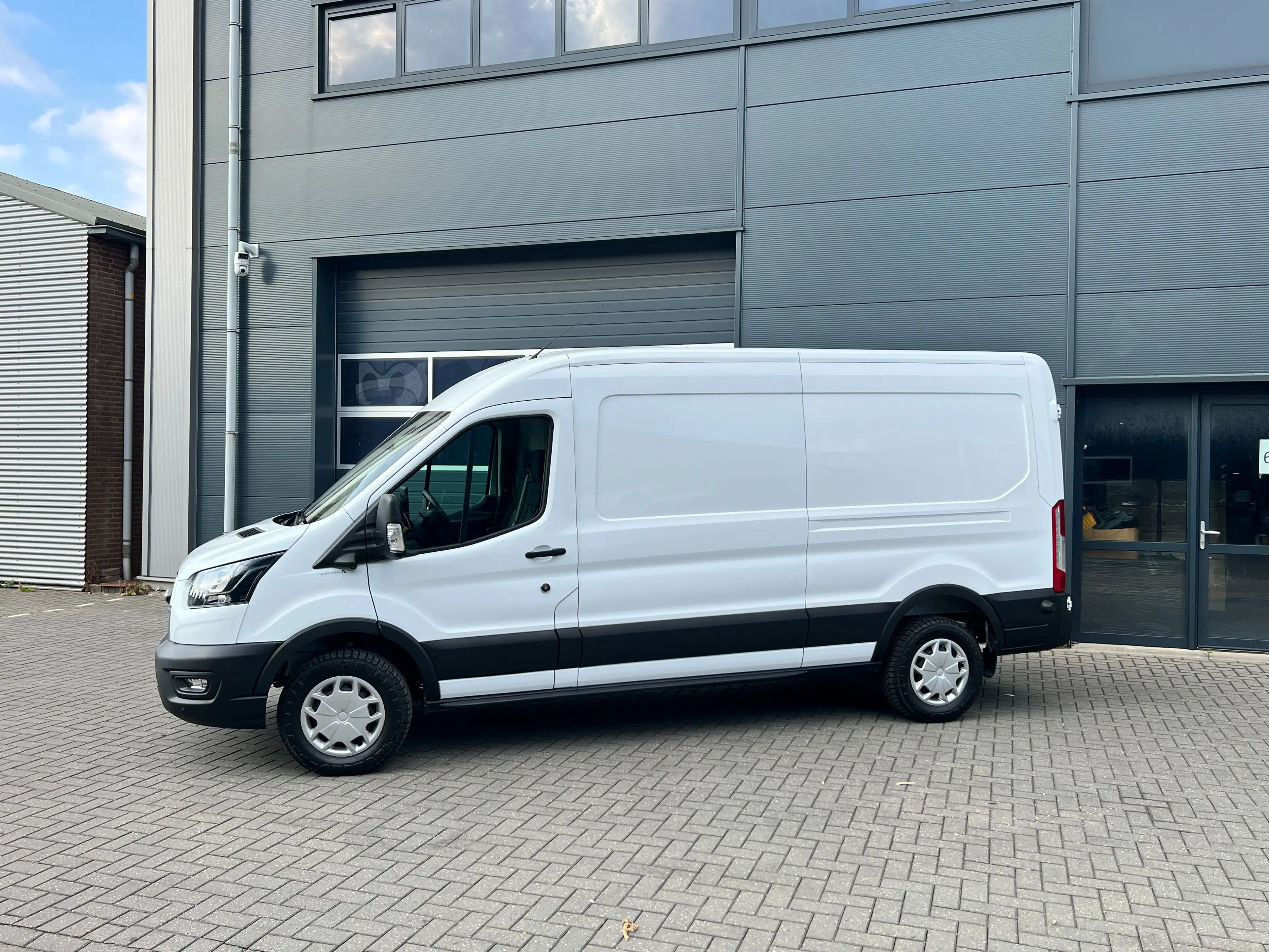 Ford E-Transit 390 L3H2 Trend 68kWh — photo 3