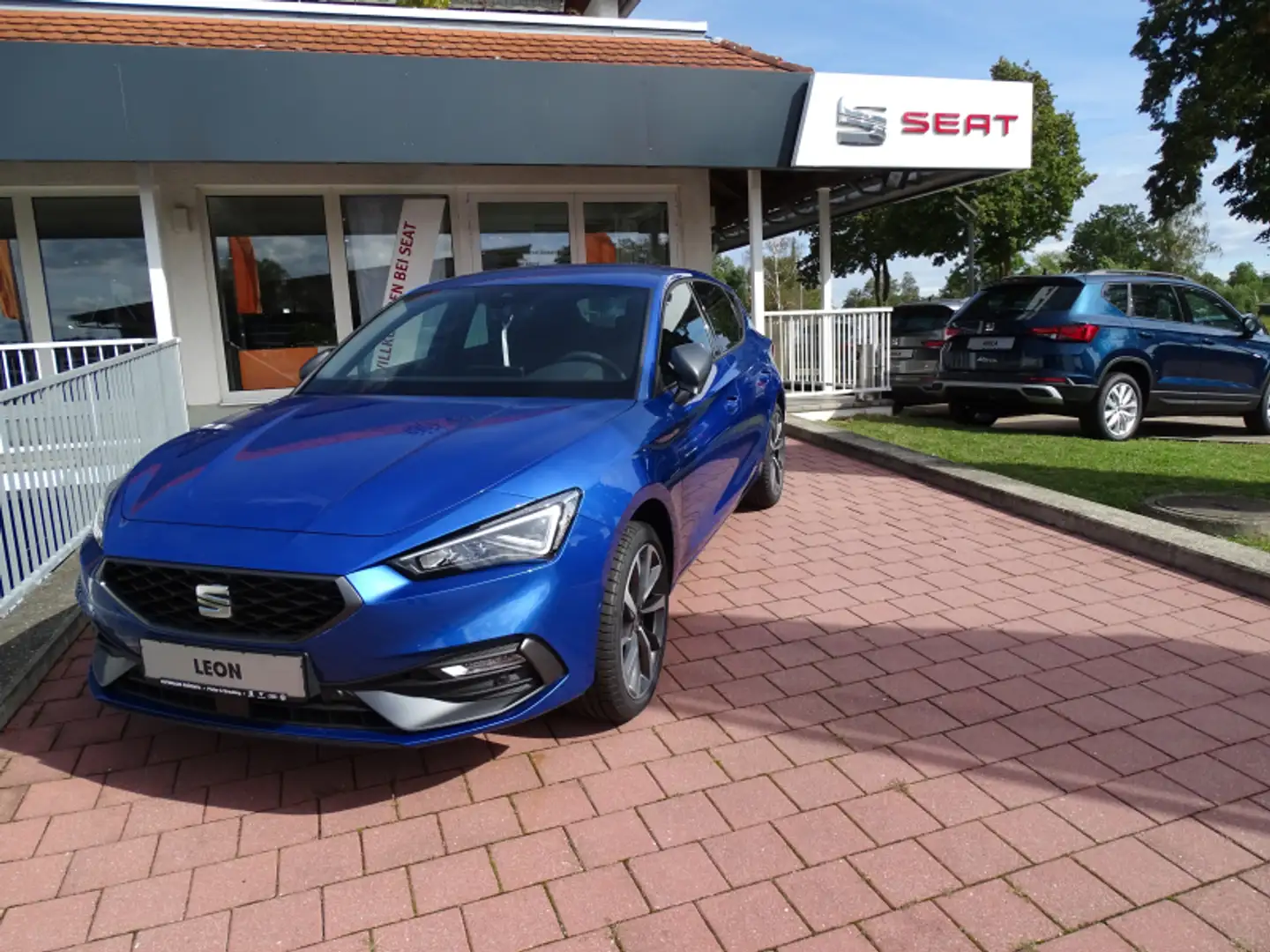 SEAT Leon Leon 1.5 TSI FR 150PS Navi ACC Totwinkel Kessy 18´ Blau - 2