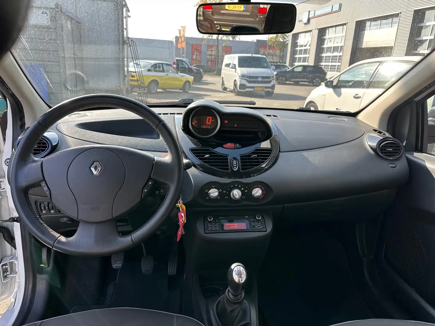 Renault Twingo 1.2 16v 75pk Série Limitée Parisienne Blanc - 2