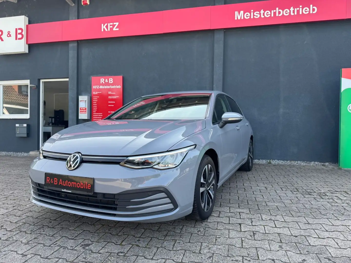 Volkswagen Golf VIII Lim. United Grau - 1