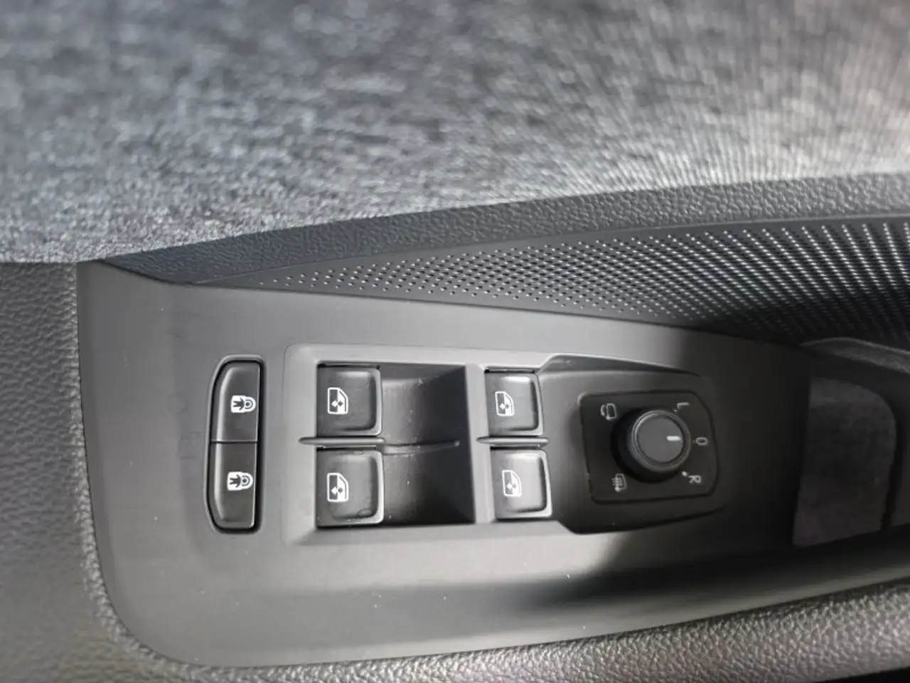 Skoda Superb Combi 2,0TDI DSG Navi/DCC/ACC/Kamera/Sitzhz., миниатюра 21