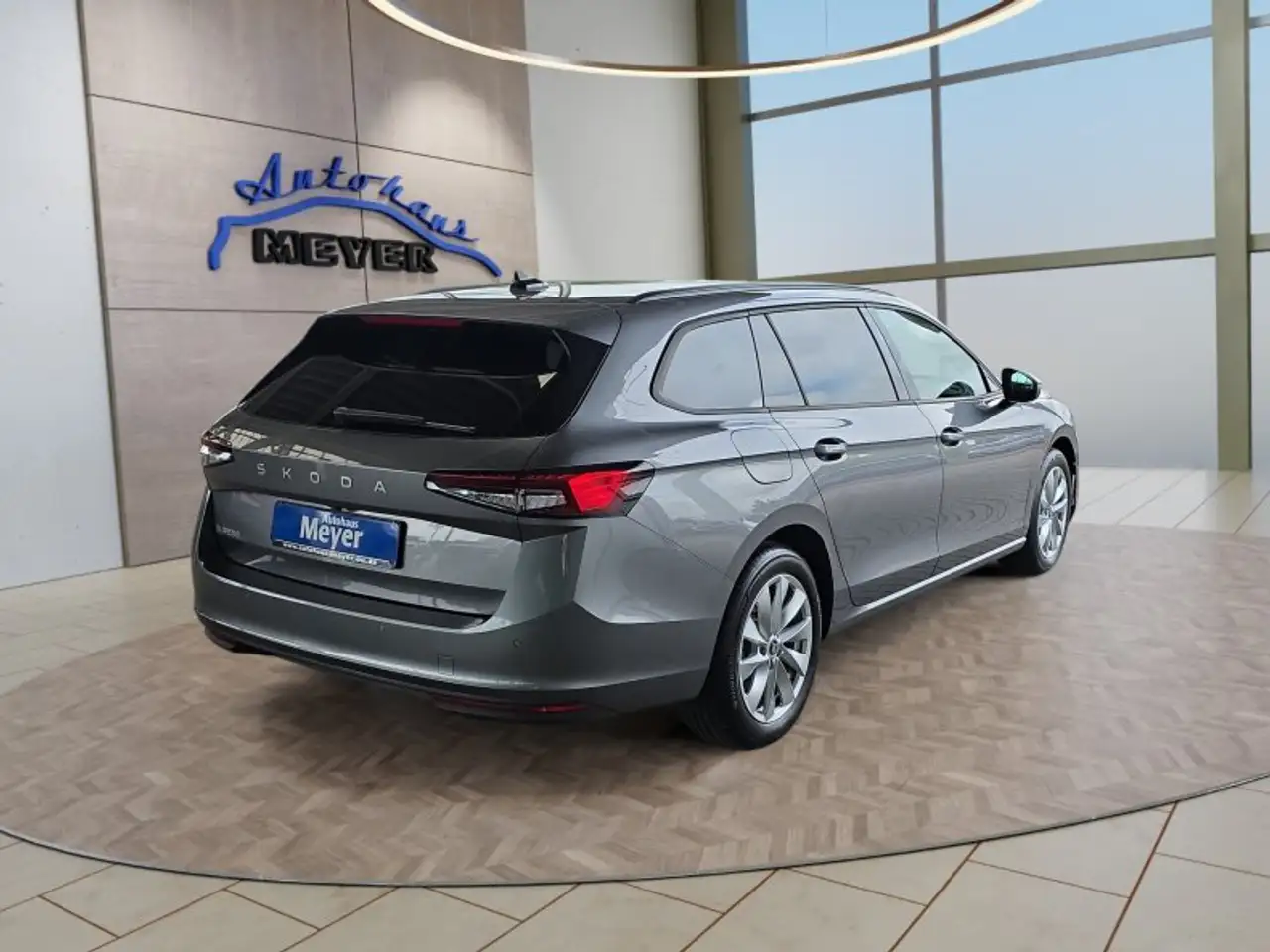 Skoda Superb Combi 2,0TDI DSG Navi/DCC/ACC/Kamera/Sitzhz., миниатюра 6