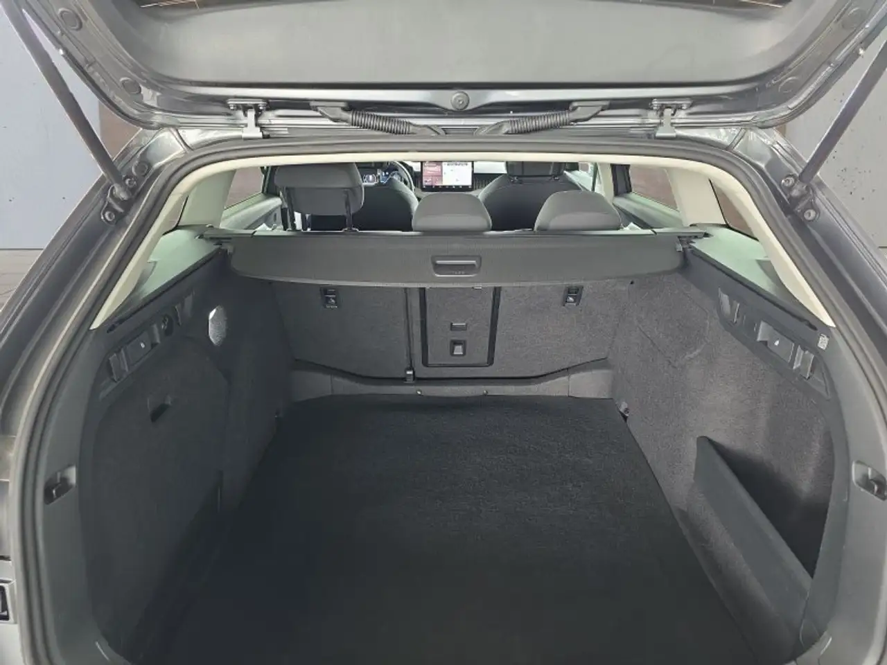 Skoda Superb Combi 2,0TDI DSG Navi/DCC/ACC/Kamera/Sitzhz., миниатюра 18