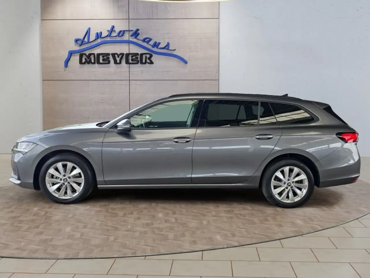 Skoda Superb Combi 2,0TDI DSG Navi/DCC/ACC/Kamera/Sitzhz., миниатюра 3