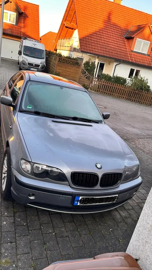 BMW 318 318i Grau - 2