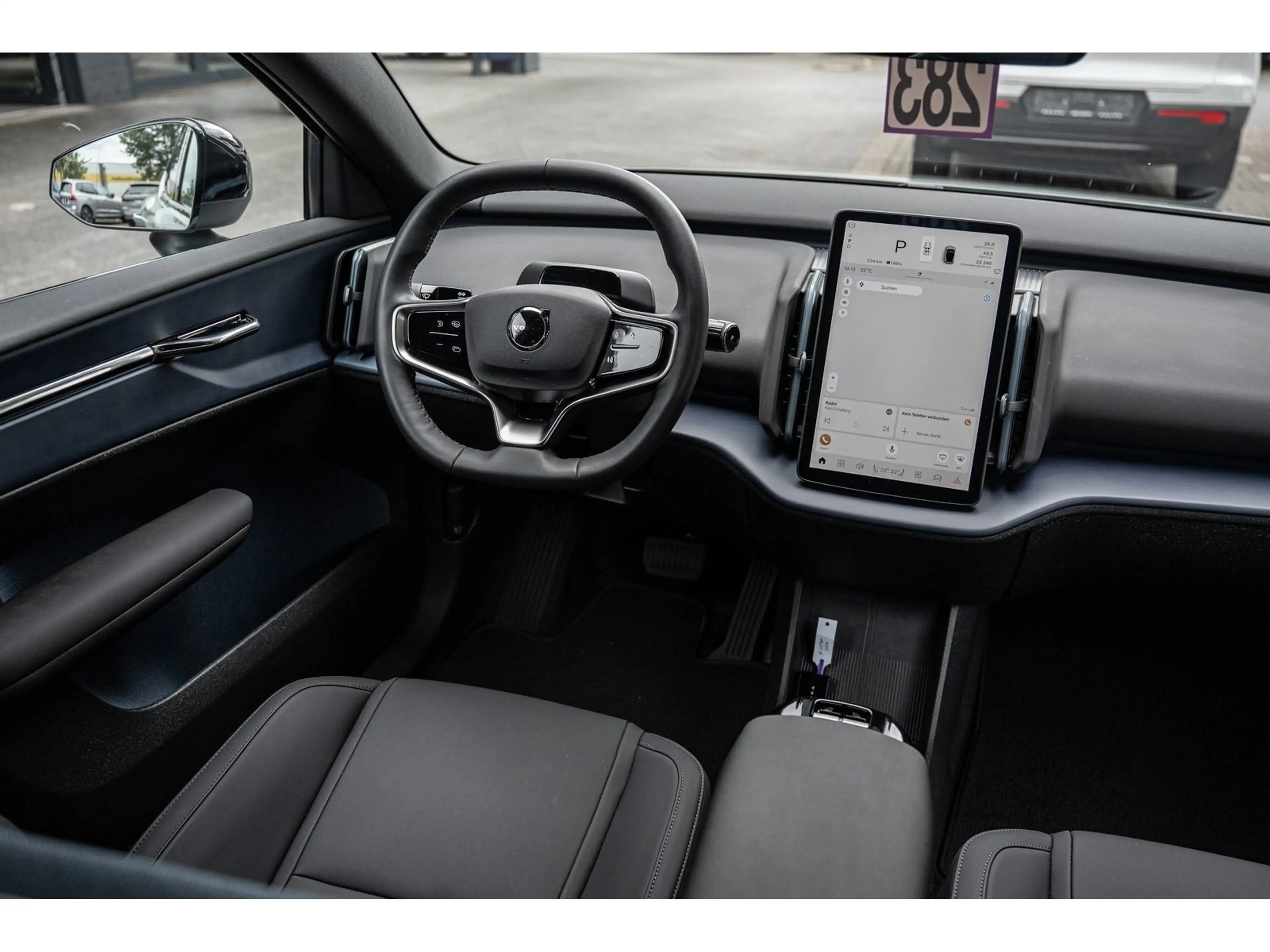 Volvo EX30 Extended Range Plus — photo 10