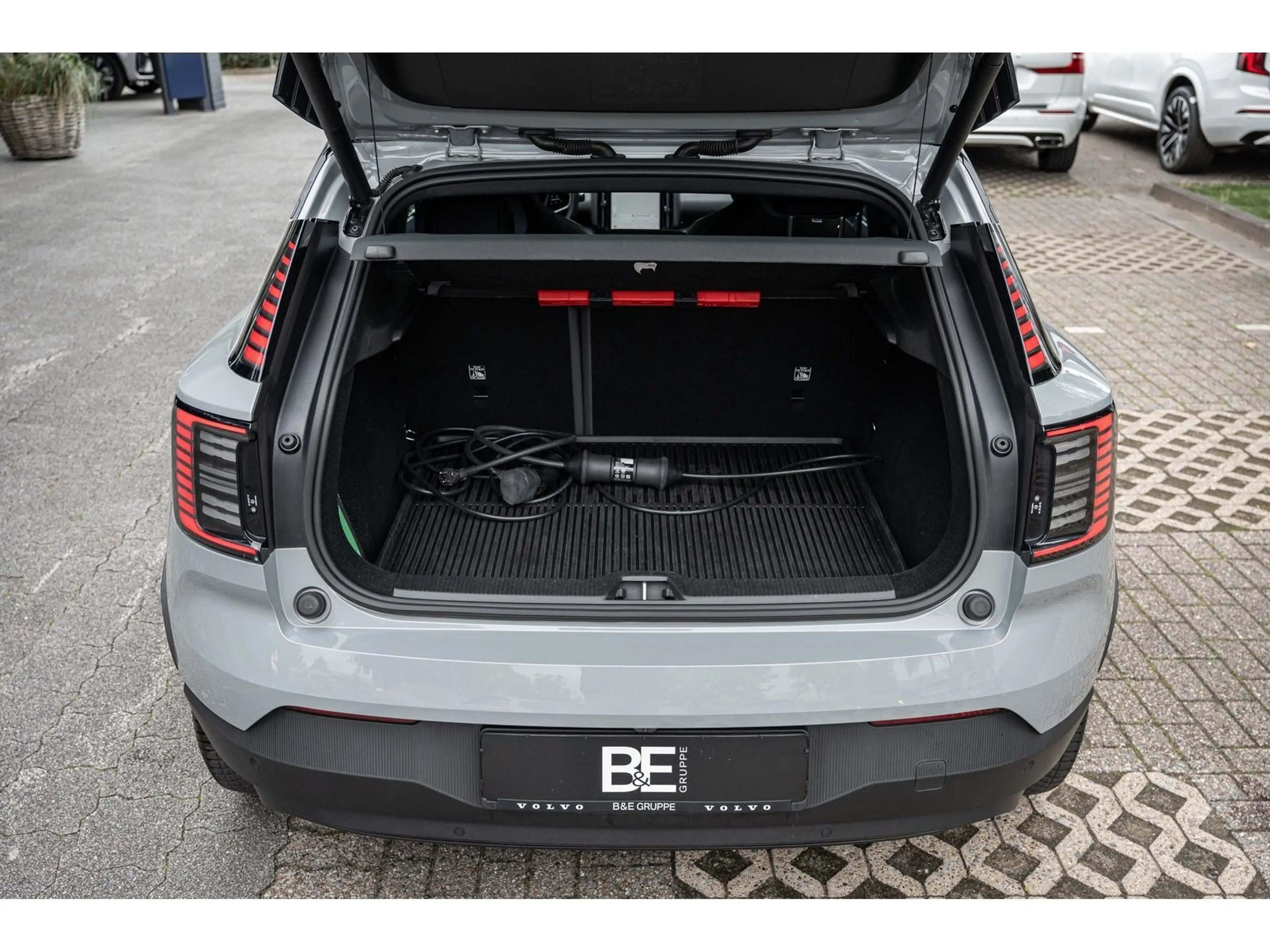 Volvo EX30 Extended Range Plus — photo 11