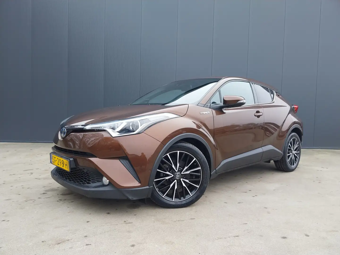 Toyota C-HR 1.8 Hybrid Executive ADAPT CRUISE CAMERA JBL SOUND Bruin - 1