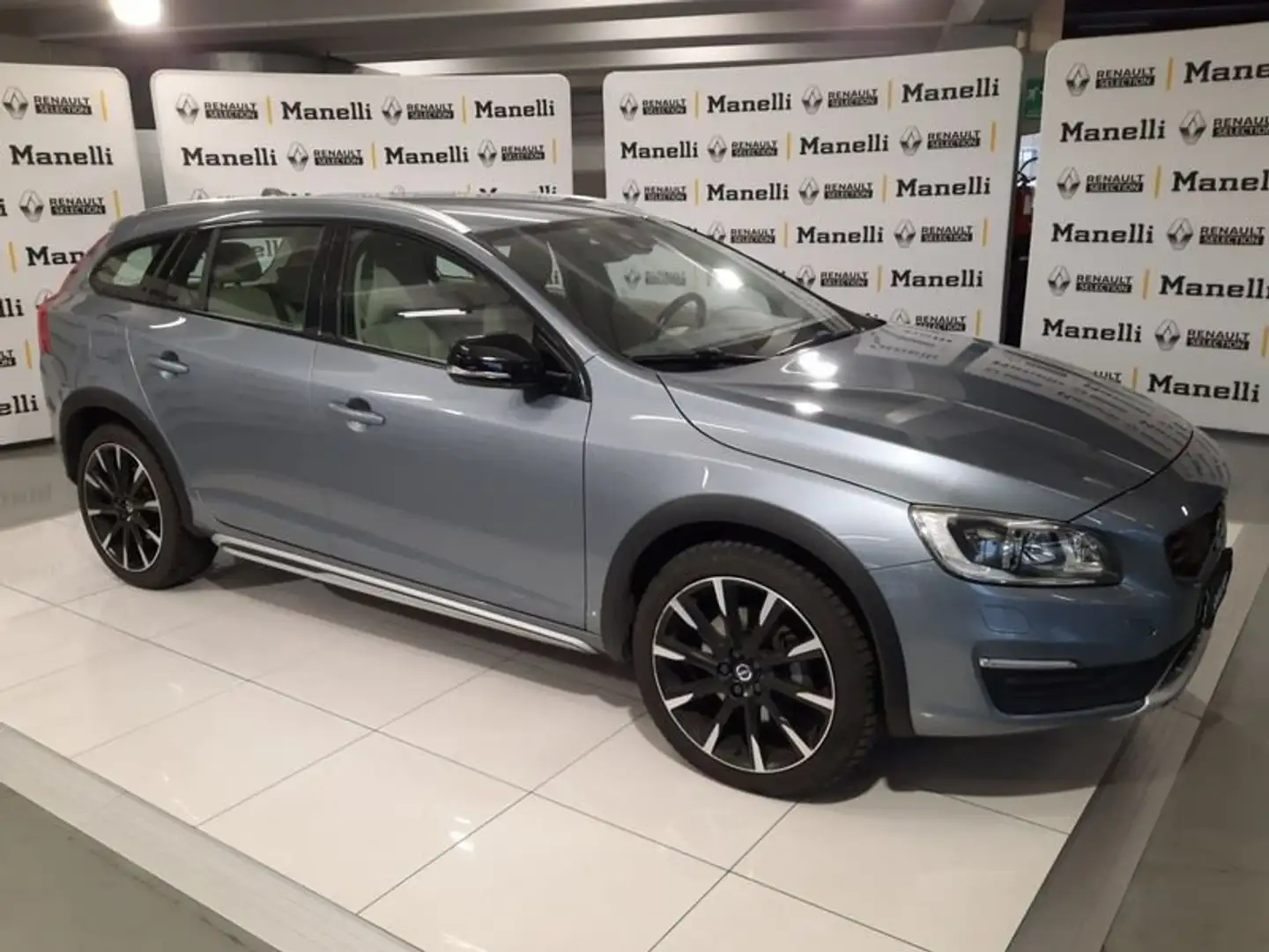 Volvo V60 Cross Country Business Geartronic 2.0 D4 rif.FH448 Bleu - 2