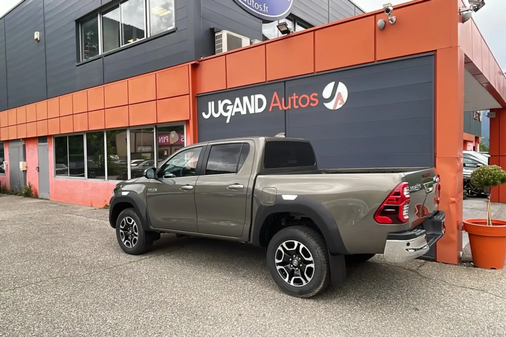 Toyota Hilux 2.8 204 BVA EXECUTIVE 4PL Bronze - 2