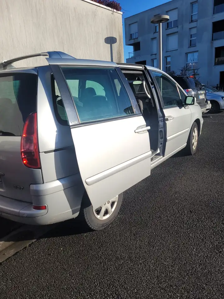 Peugeot 807 2.0 HDi 16v Confort Pack