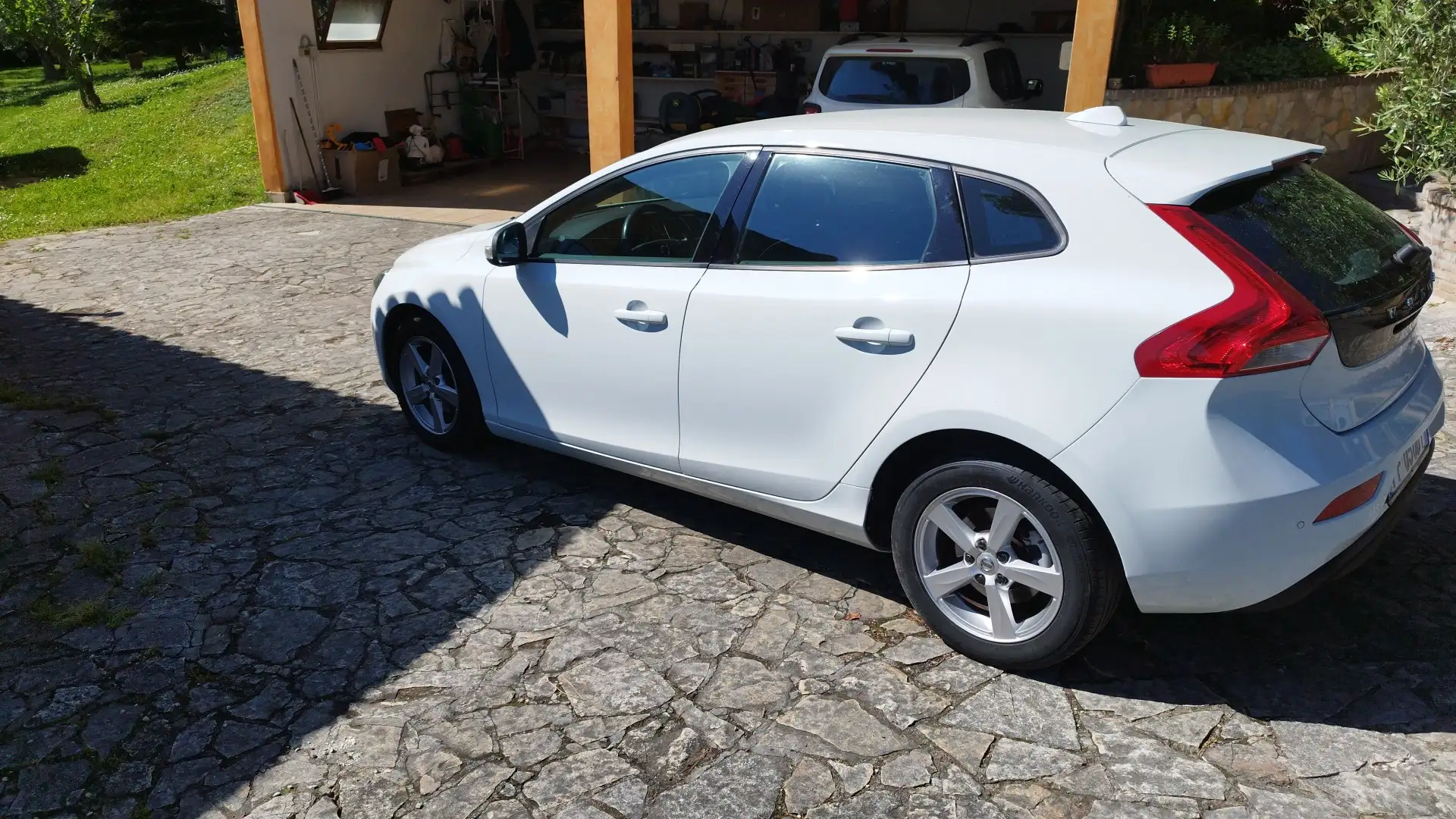 Volvo V40 2.0 d2 Kinetic my18 - 1