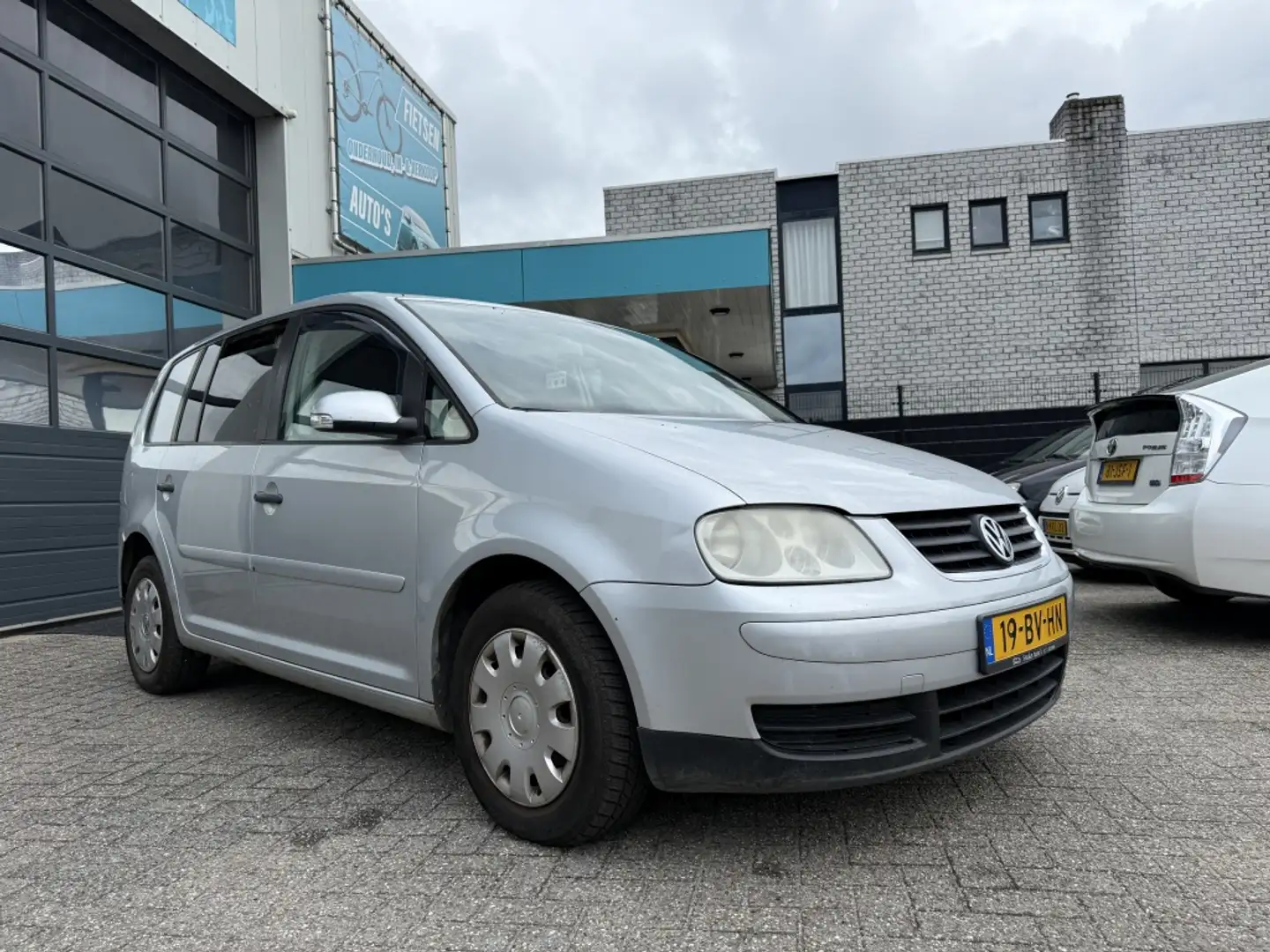 Volkswagen Touran 1.9 TDI Trendline Grijs - 2