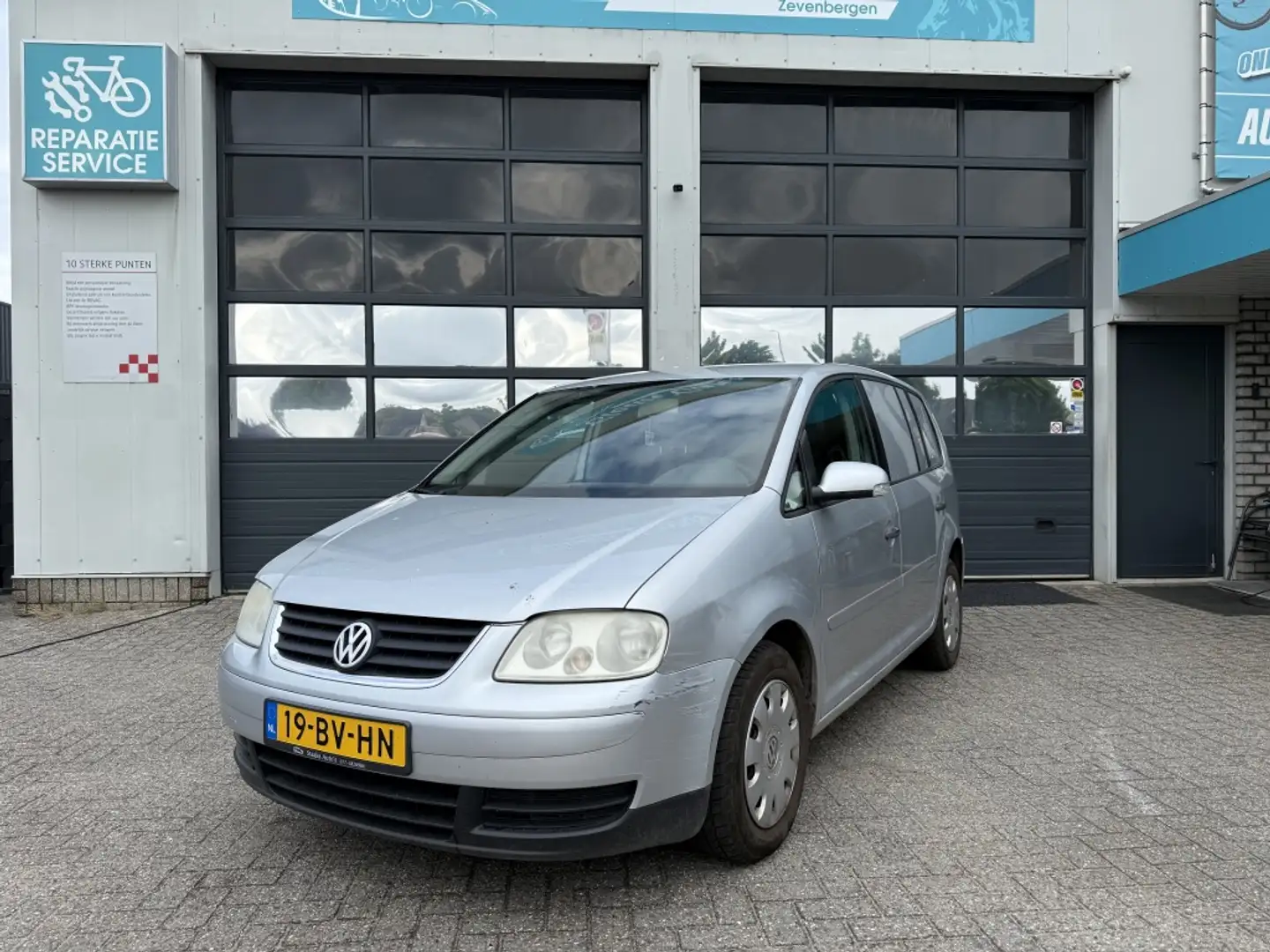 Volkswagen Touran 1.9 TDI Trendline Grijs - 1